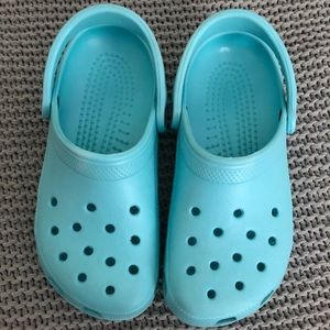 Blue classic clog crocs, unisex woman’s size 8